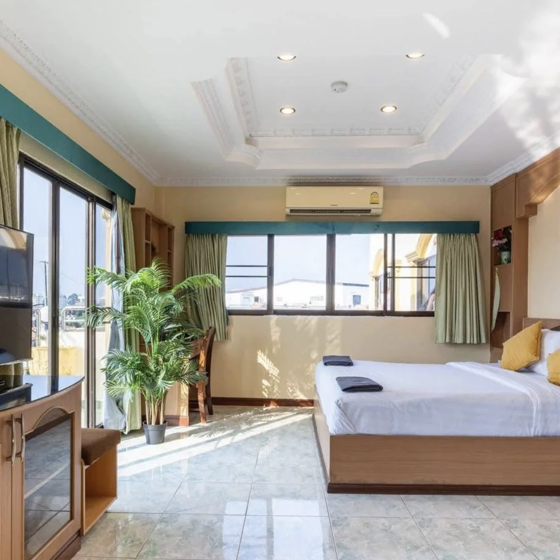 Business for Takeover: 18 Rooms, Restaurant & Bar